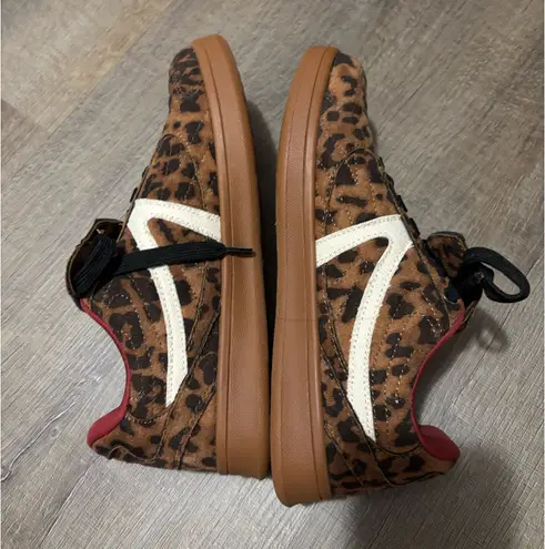 Cushionare Cheetah Print Sneakers 