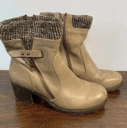 Baretraps Women's Danette Chunky Heels Sock Knit Tan Ankle Boots Size 8