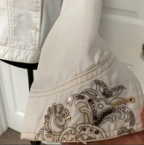 Bill Blass Blassport Sequence white wash jean jacket. Medium