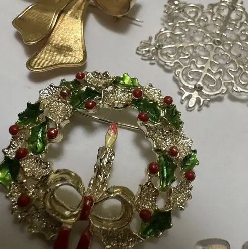 Christmas Holiday Brooch Pins Lot Of 17 For Crafts Projects Or Repair