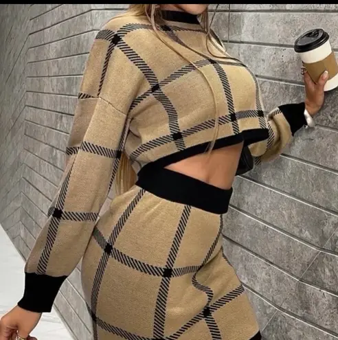 Lavishly Paris Nwt, Women’s Designer Plaid Knit Sweater and Skirt Set.