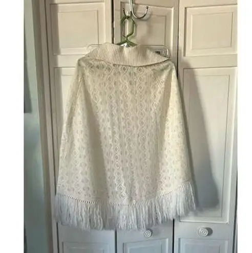Vintage 70s White Knit Cape with Fringe