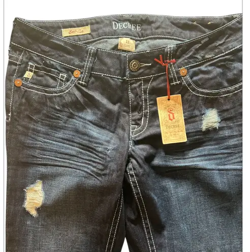 Decree Dark Wash Distressed Bootcut Jeans Size 11 NWT Low Rise Contrast Stitch