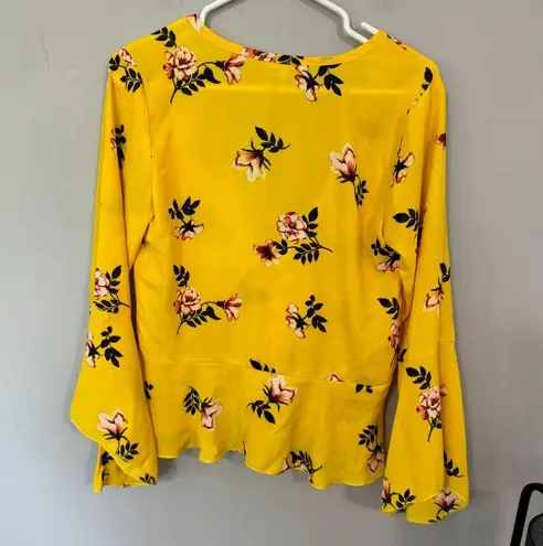 Stella Tweed Yellow Floral Plunging Neckline Top Bell Sleeves Women's Size Medium - Image 8