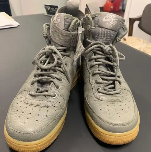 Nike military-inspired SF Air Force 1 Mid. The Wmns SF Air Force 1 Mid 'Dark Stucco' sneaker 