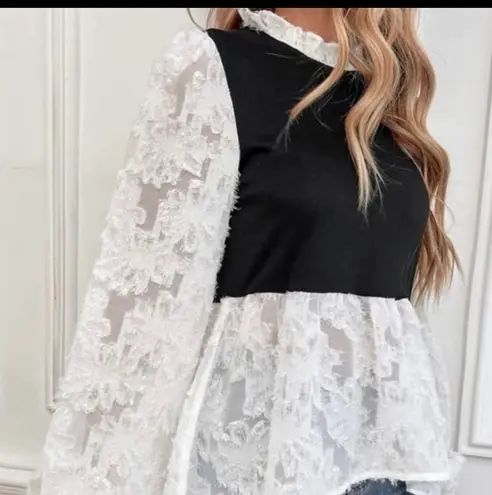 Lavishly Paris NWT, Laced Sleeve Two in One Piece Blouse. Size Medium