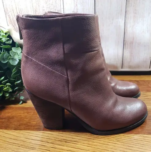 Arturo Chiang Women's Size 7 Brown At-Hadley Ankle Boots