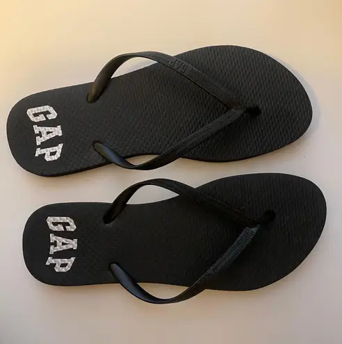 Gap Black  Flip Flops