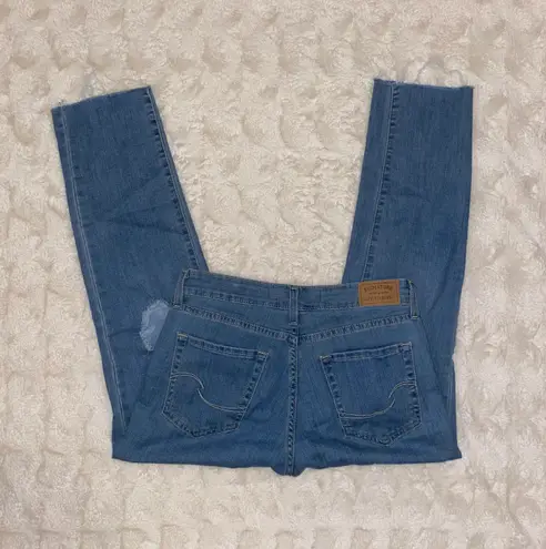 Levi Strauss & CO. Signature Levi Strauss Mid Rise Boyfriend Distressed Light Wash Jeans Size 6