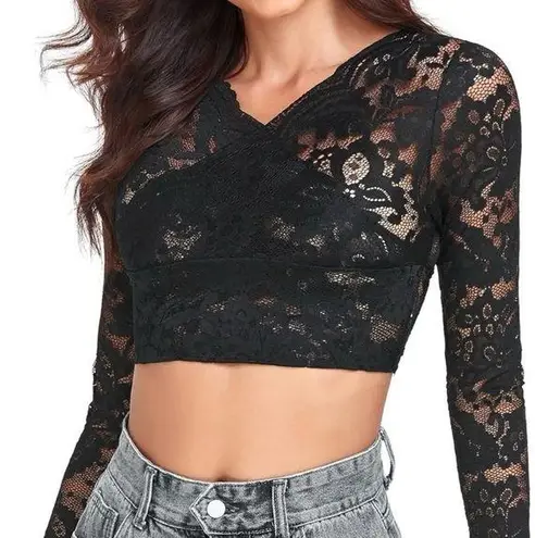 NWT TLGAVQUEEN Women’s Black Floral Lace Long Sleeve Top Mesh VNeck Top / Shirt Size M