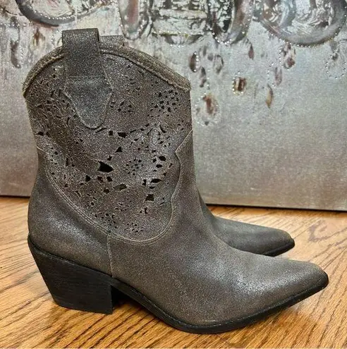 Donald J Pliner | Pewter Tumbled Brush Off Western Cowgirl Boots Size 7.5 Silver