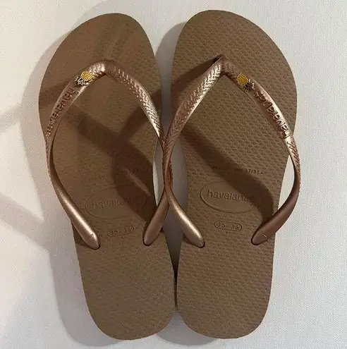 Havaianas  tan sample flip flop