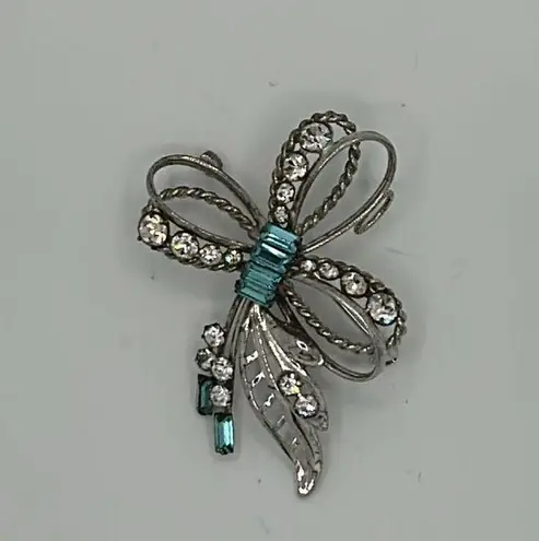 VIntage 1960s brooch. Silver