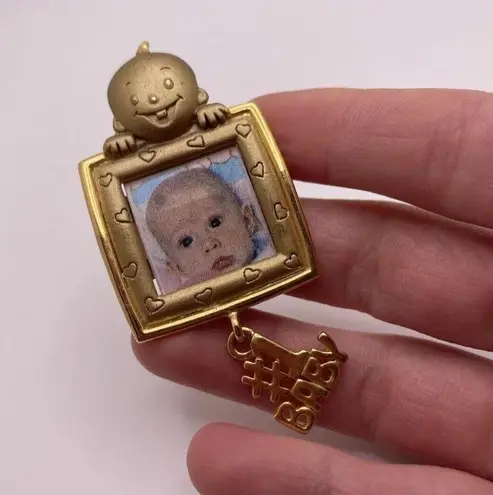 Frame Signed JJ Costume Jewelry Brooch Pin Gold Tone #1 Baby Photo Picture