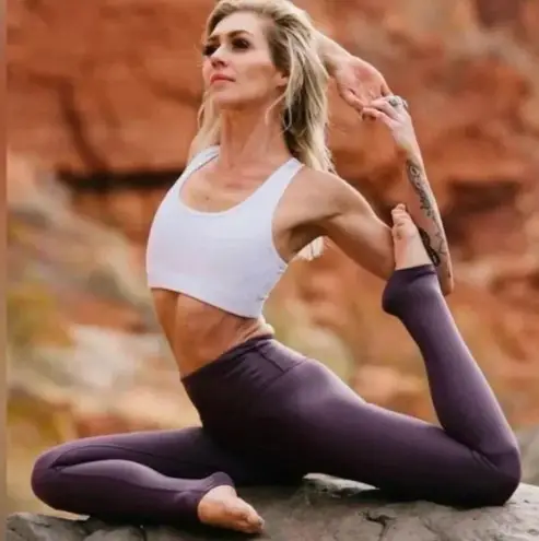 Zyia Active High Waist Shimmer Metallic Leggings Women’s Size 6-8 Plum Athletic