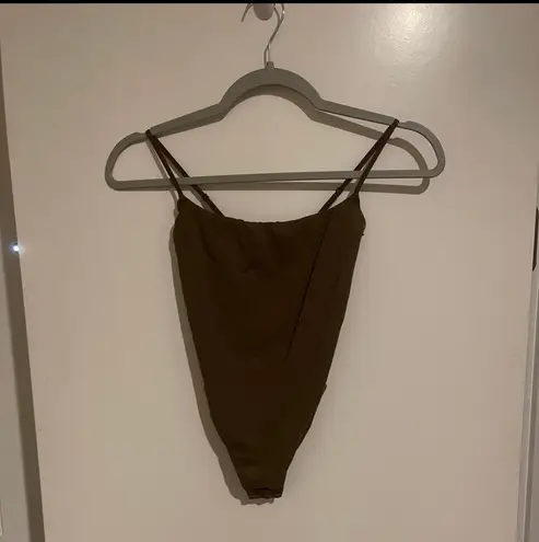 SKIMS NWOT FITS EVERYBODY CAMI THONG BODYSUIT BROWN XS