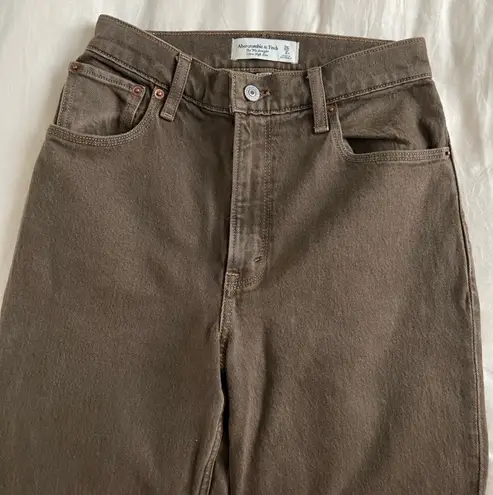 Abercrombie & Fitch Curve Love  Ultra High Rise 90s Straight Jean in Dark Brown