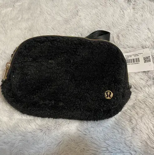 Lululemon Everywhere Fleece Belt Bag