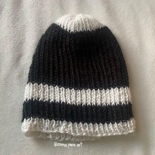 black and white ribbed fisherman beanie hat