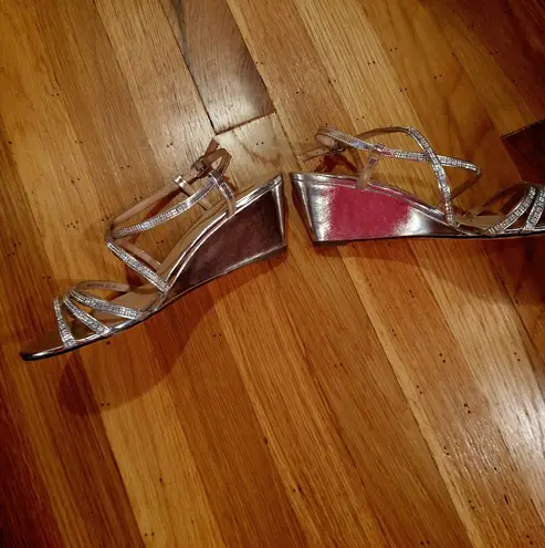 Nina Silver Neona Embellished Wedge Strappy sandal sz 7