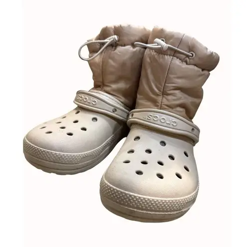 Crocs  women’s tan puff snow boots shoes 7M SKU 5418