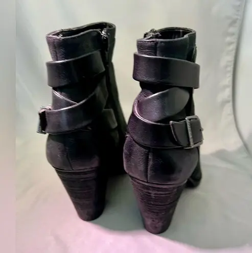 Giani Bernini Gianni Bini Black leather Boots Size 9.5 w/ Decor Straps