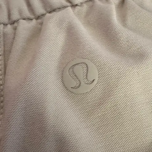 Lululemon HR Cropped Utilitech Cargo Pants 26 Nat Ivory