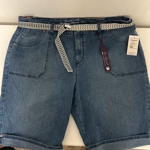 Gloria Vanderbilt slimming Bermuda Jean Shorts.