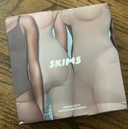 SKIMS Seamless Sculpt Strapless Bodysuit