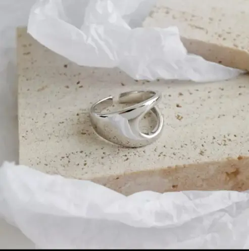 Boutique NEW Polished 18k White Gold Geometric‎ Ring