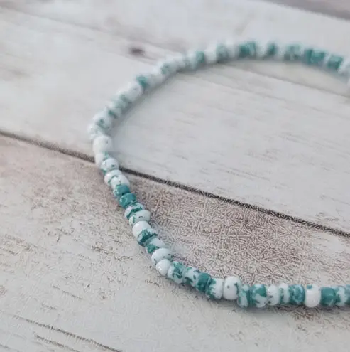 Thin Teal Tones & White Beaded Stretch Bracelet Green