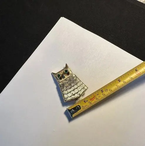 Signed Avon Solid Perfume Holder Brooch Pin Gold Tone Owl With Green Rhinestone