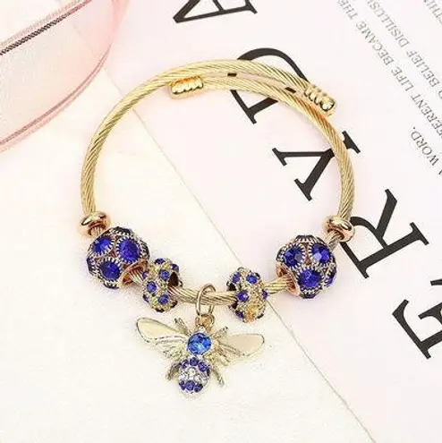Adjustable Crystal Bee Charm Bracelet for Women Gold