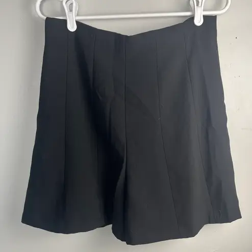 ZARA NWT  Black high waisted pleated shorts with side zipper size XL