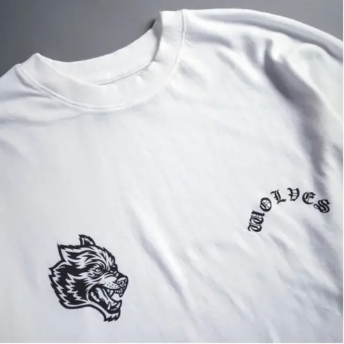 Darc Sport “Wolf Chopper” Premium Oversized Tee – White – Size L – NWT Size L