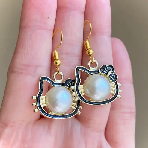 Handmade Y2k kawaii cat dangle earrings 😽