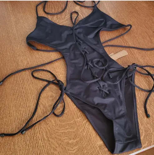 SKIMS Lace Up Monokini M