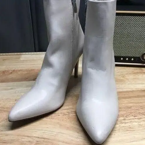 Steven by Steve Madden Lasting Ankle Bootie Women's 9 White Leather Side Zip