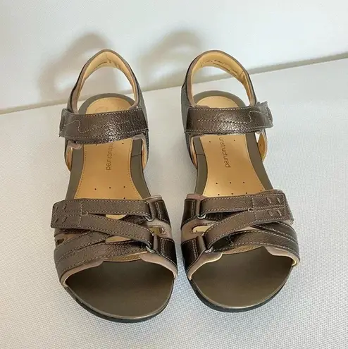 Clarks  Un Vasha Sandal Bronze Leather Strappy Velcro Adjustable Fit Size 7