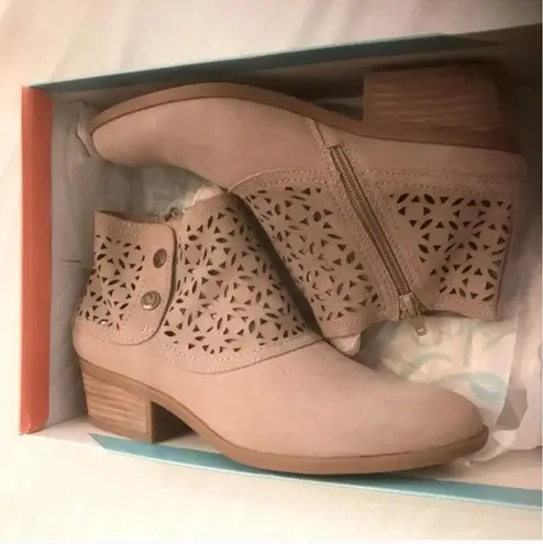 Baretraps NIB  Taupe Garin Suede Ankle Booties with Laser Cutout Design