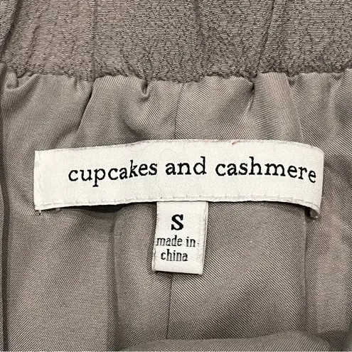 Cupcakes & Cashmere Gray Crochet Lace Trimmed Pull On Shorts size Small