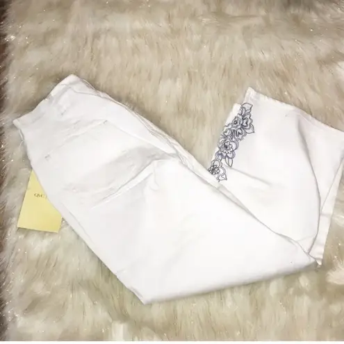 Denim & Co NWT  white jeans with embroidery size 8