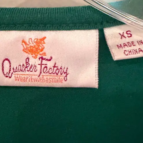 Quaker Factory Sequin V