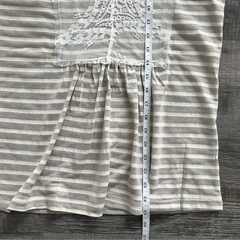 Andthewhy NWT Tunic Top Large Gray Cream Stripes Pleated Lace Details Size Small