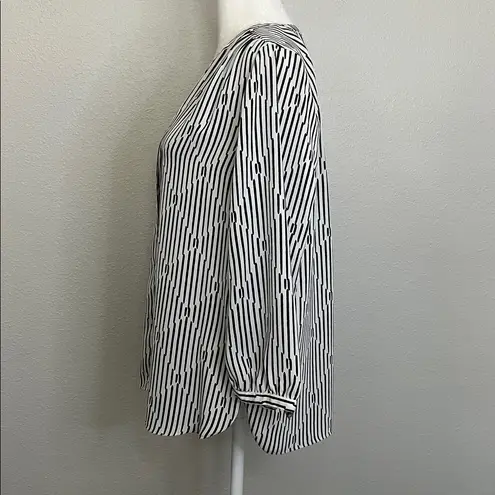 NYDJ Black/White Abstract Print Pleat Back Blouse Size Small