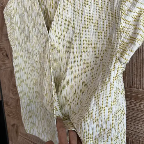 REI Womens White Cap Sleeve Top V Neck Size S Activewear