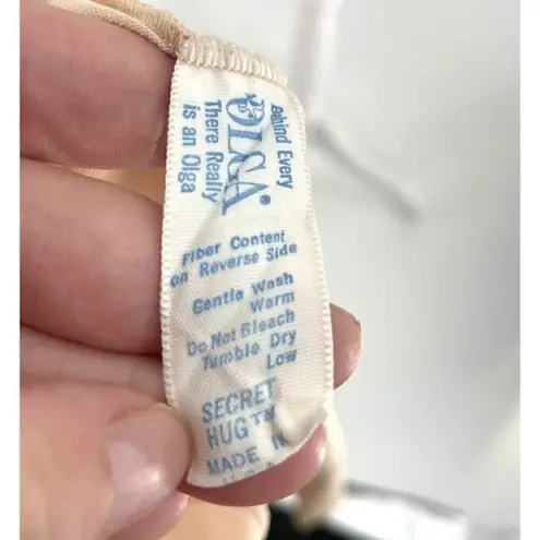 Vintage Olga Lace Trim Secret Hug Nylon Swing Slip Champagne 955T size Medium