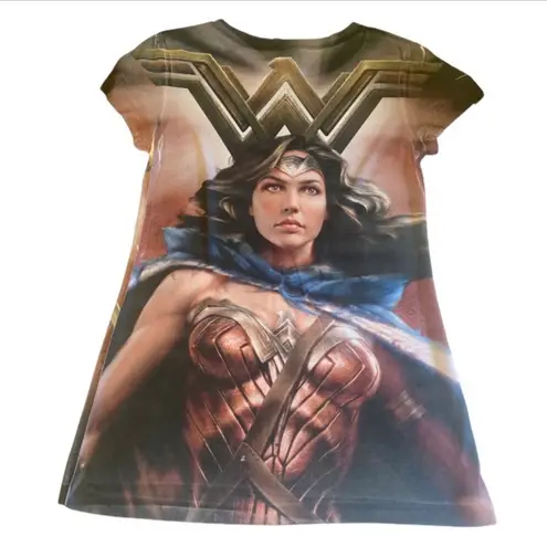 DC Comics Wonder Woman Tee & Figure Bundle