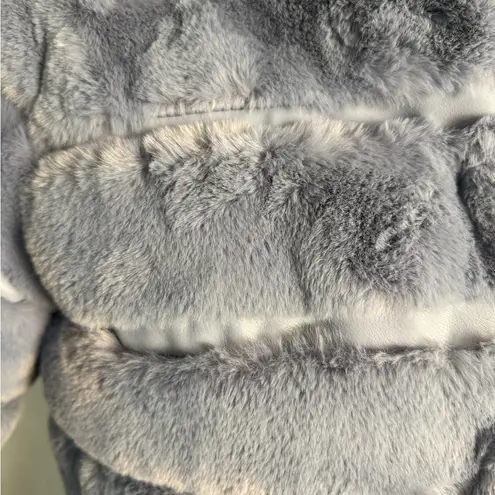 Dolce Cabo Blue Puffer Jacket with Plush Cropped Design Size M