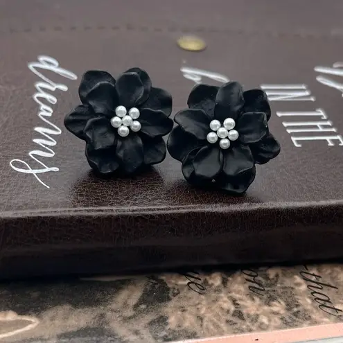 Cute Oversized Black Faux Pearl Flower Stud Earrings